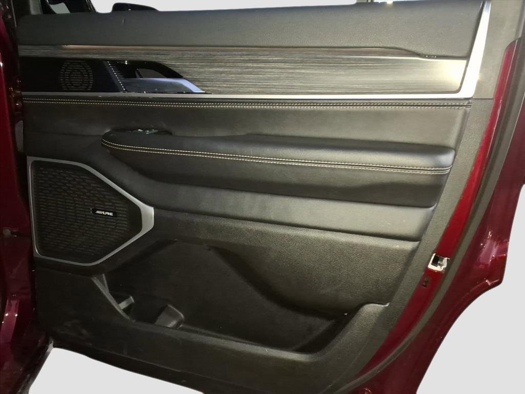 Used 2024 Jeep Wagoneer Series II w/ Flexible Seating Group image 14