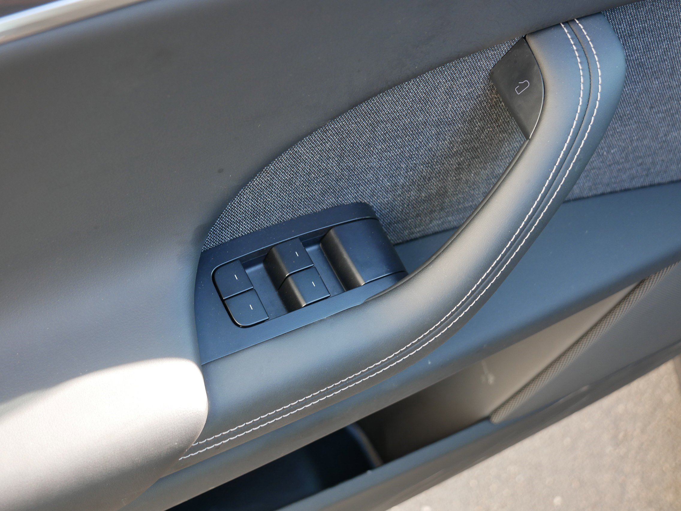 Used 2024 Tesla Model X image 19