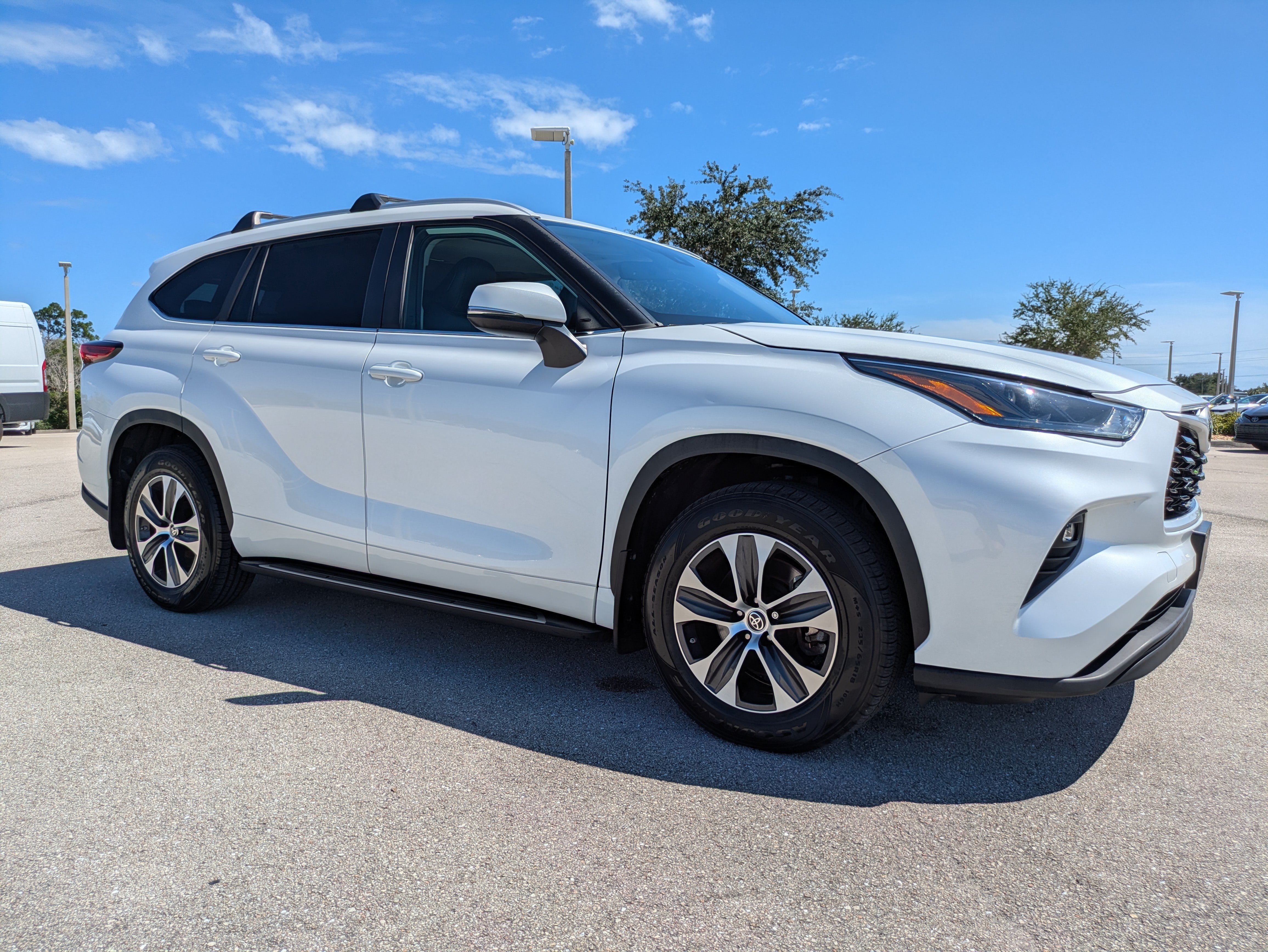 Used 2023 Toyota Highlander XLE
