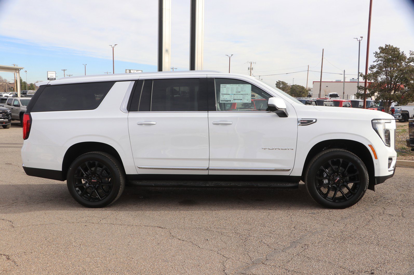 New 2026 GMC Yukon XL Elevation image 8