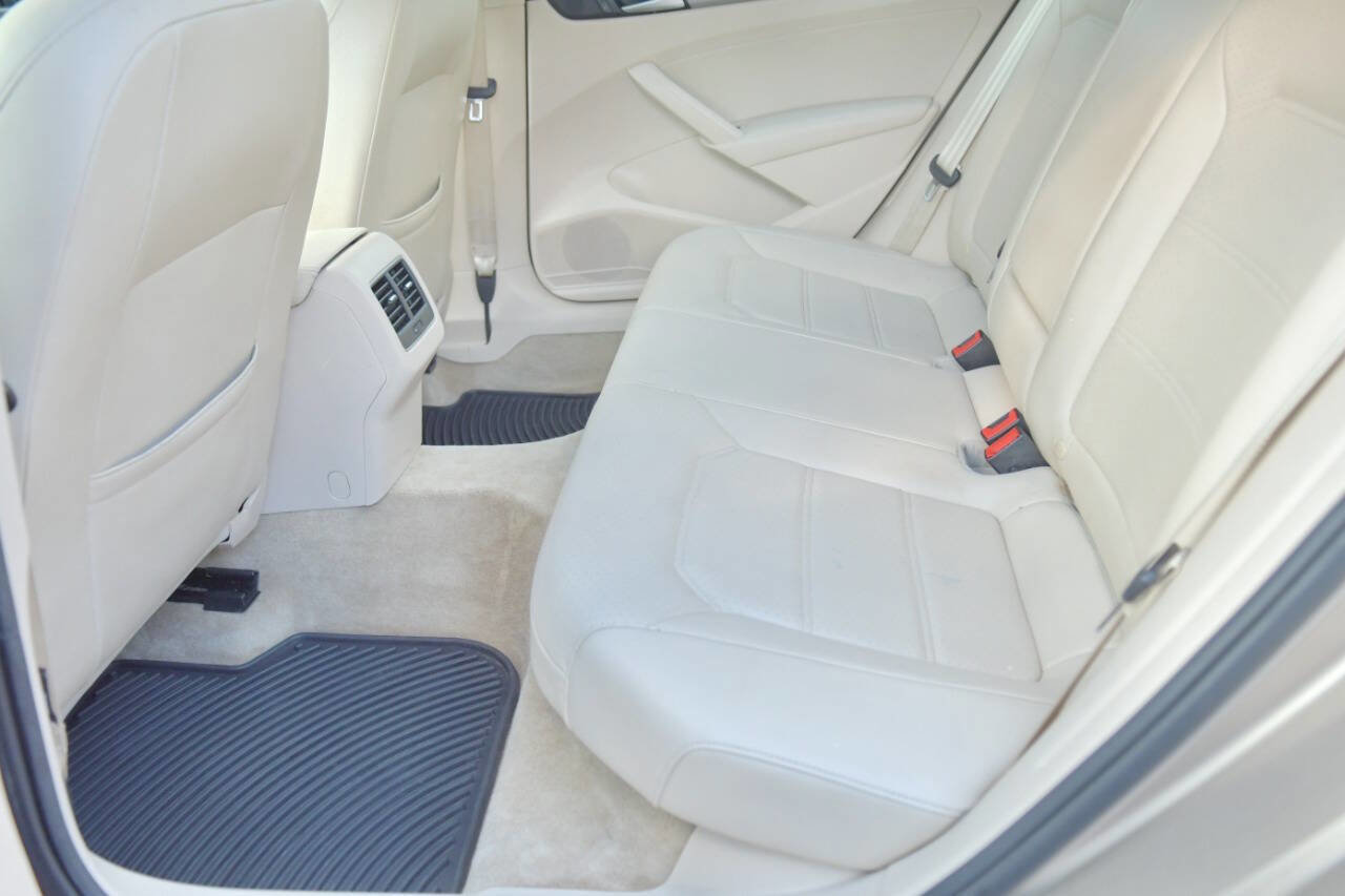 Used 2015 Volkswagen Passat TDI SE image 15