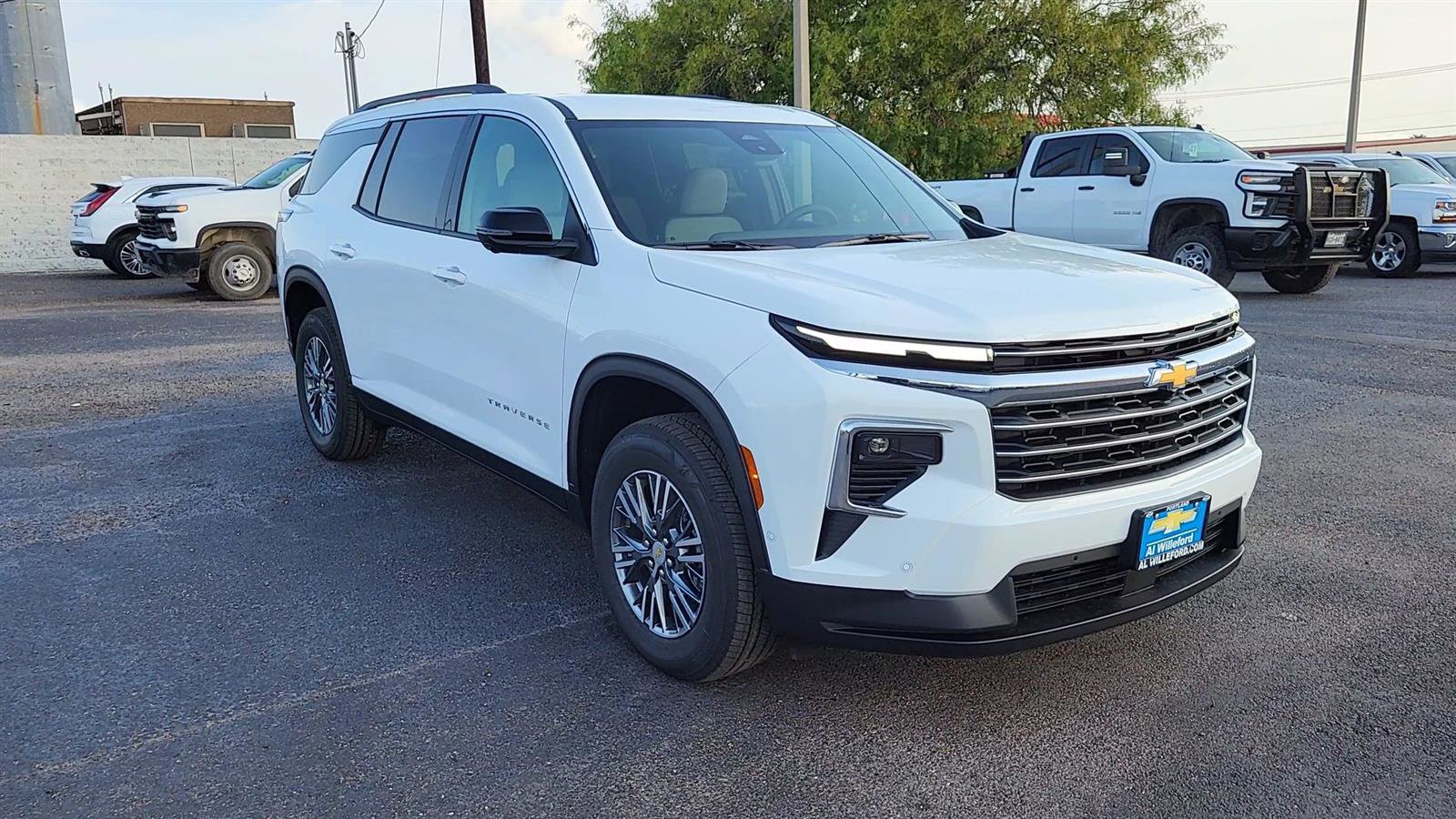 New 2025 Chevrolet Traverse LT w/ Enhanced Driving Package image 2