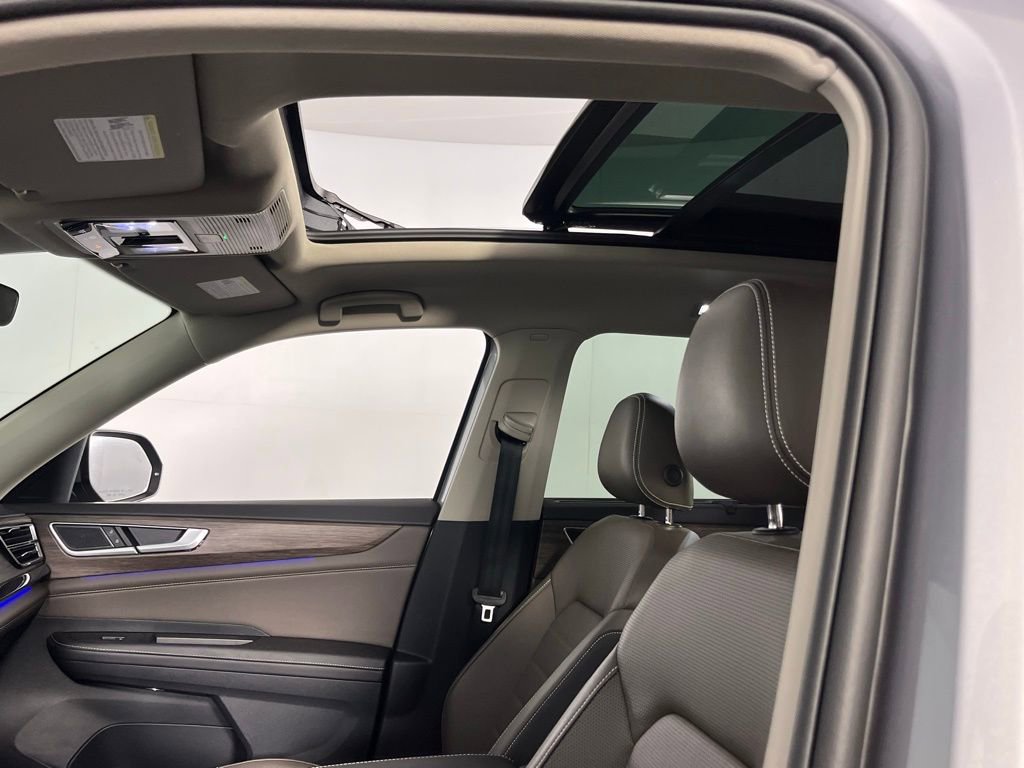 Used 2025 Volkswagen Atlas SEL image 29