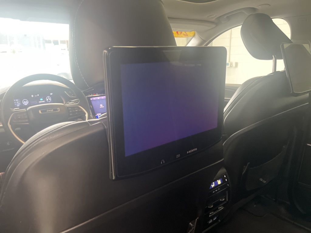 Used 2023 Jeep Grand Cherokee L Limited w/ Rear Seat Video Group I image 30