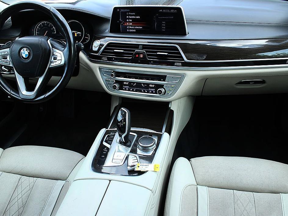 Used 2016 BMW 750i RWD image 18