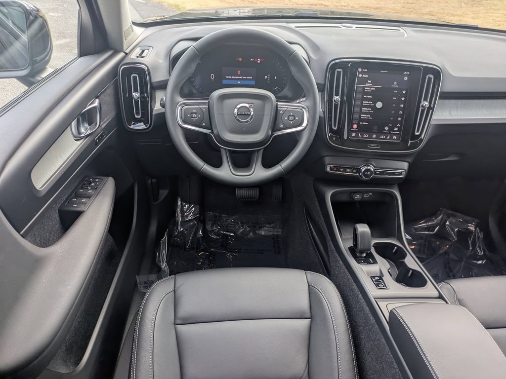 Certified 2026 Volvo XC40 B5 Core AWD/4WD image 17