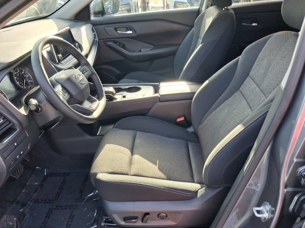 Certified 2026 Nissan Rogue SV FWD image 21