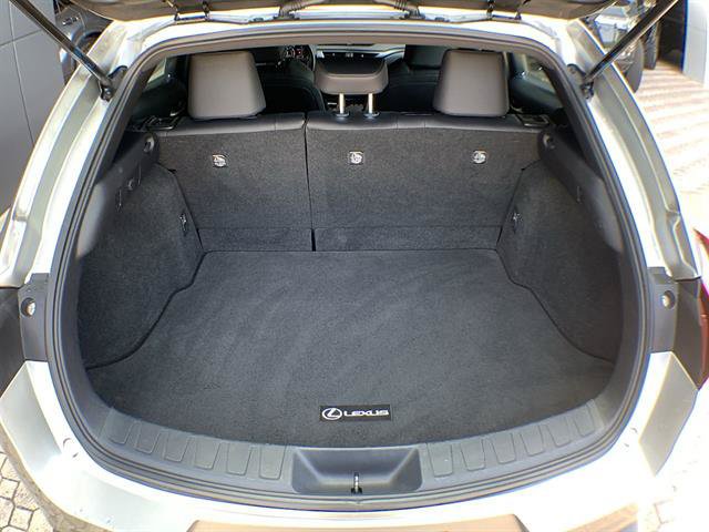 Certified 2022 Lexus UX 200 w/ Accessory Package (Z2) FWD image 22