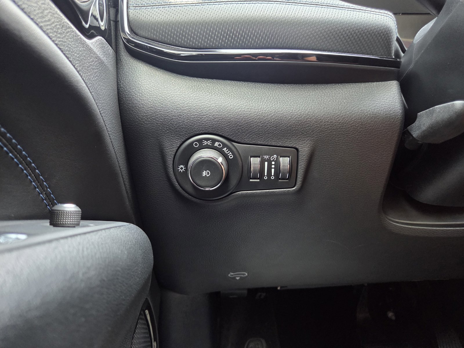 New 2026 Jeep Compass Latitude AWD/4WD image 37