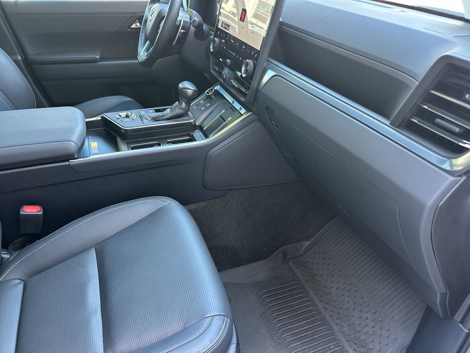 Used 2025 Lexus GX 550 w/ Accessory Package (31) AWD/4WD image 16