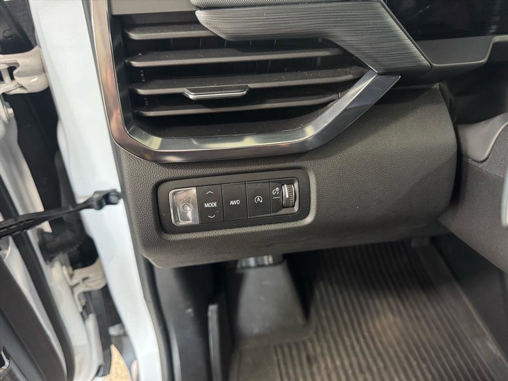 Used 2024 GMC Acadia AT4 w/ Luxury Package image 17