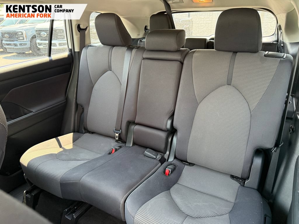 Used 2025 Toyota Highlander LE AWD/4WD image 28