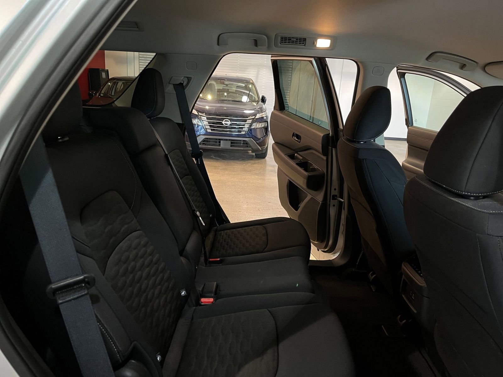 Used 2025 Nissan Pathfinder SV FWD image 39