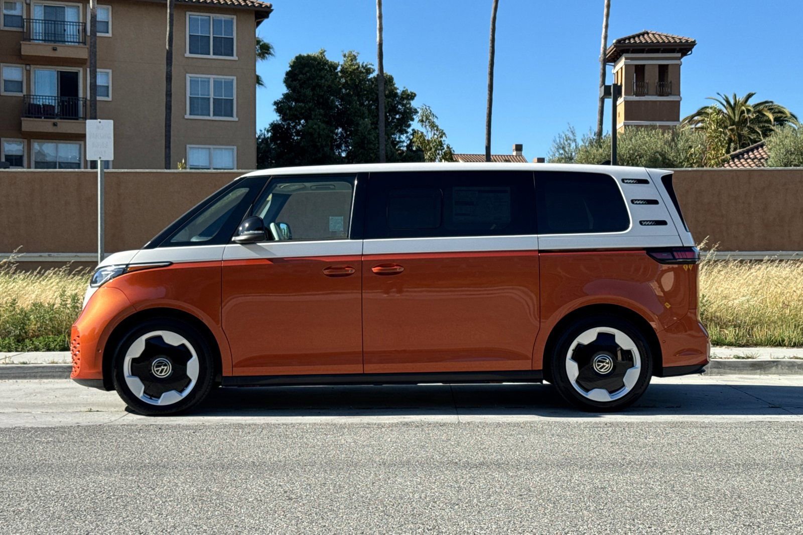 New 2025 Volkswagen ID. Buzz Pro S Plus RWD image 7