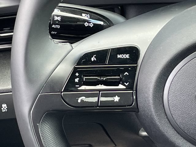 Used 2025 Hyundai Elantra Sport FWD image 12