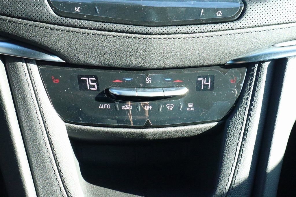 New 2026 Cadillac XT5 Luxury w/ LPO, ONYX Package image 9