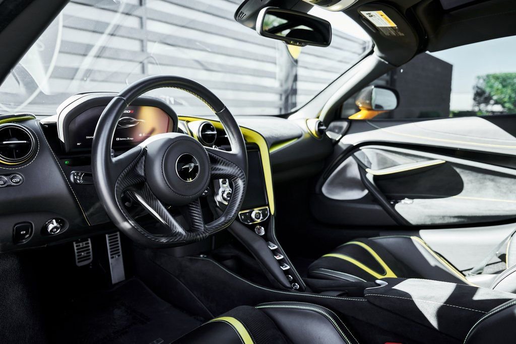 Used 2019 McLaren 720S RWD image 2