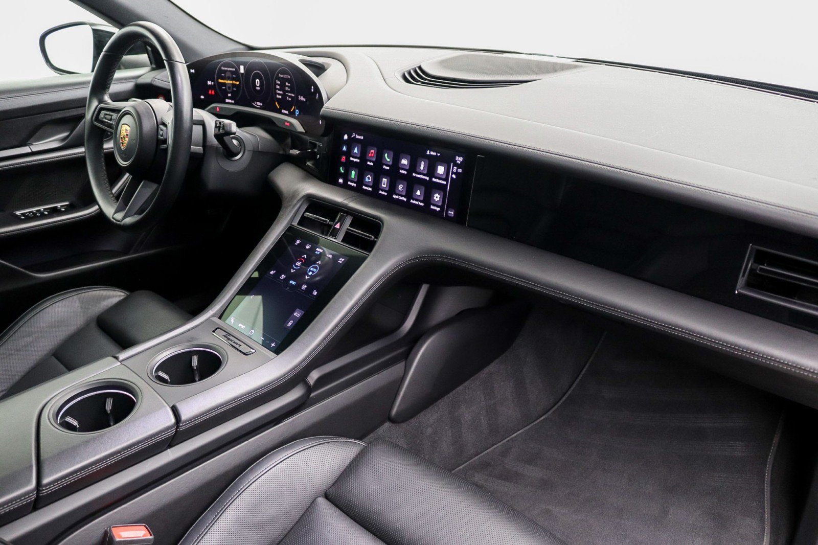 Used 2022 Porsche Taycan RWD image 18