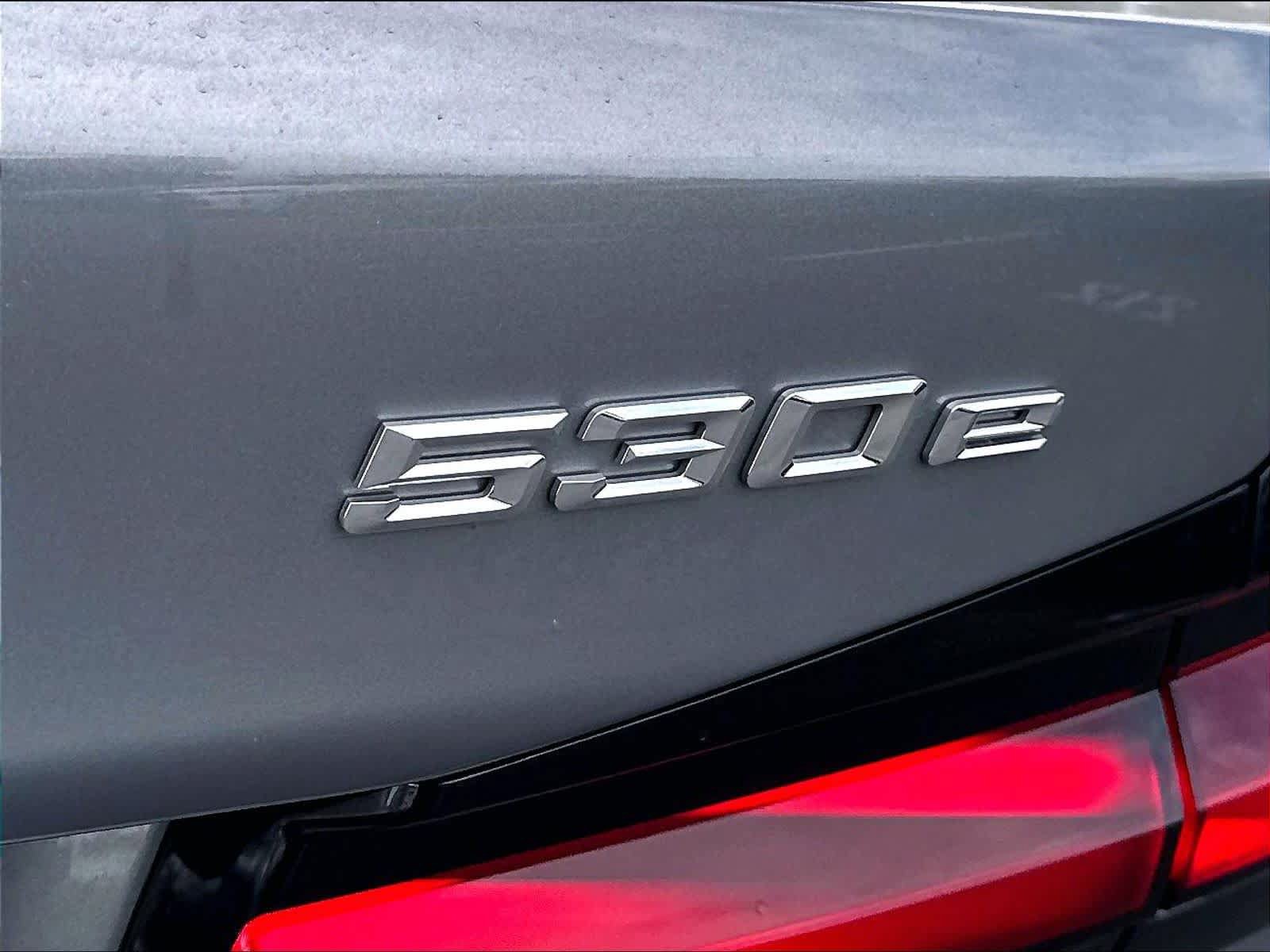 Used 2023 BMW 530e w/ Premium Package RWD image 24