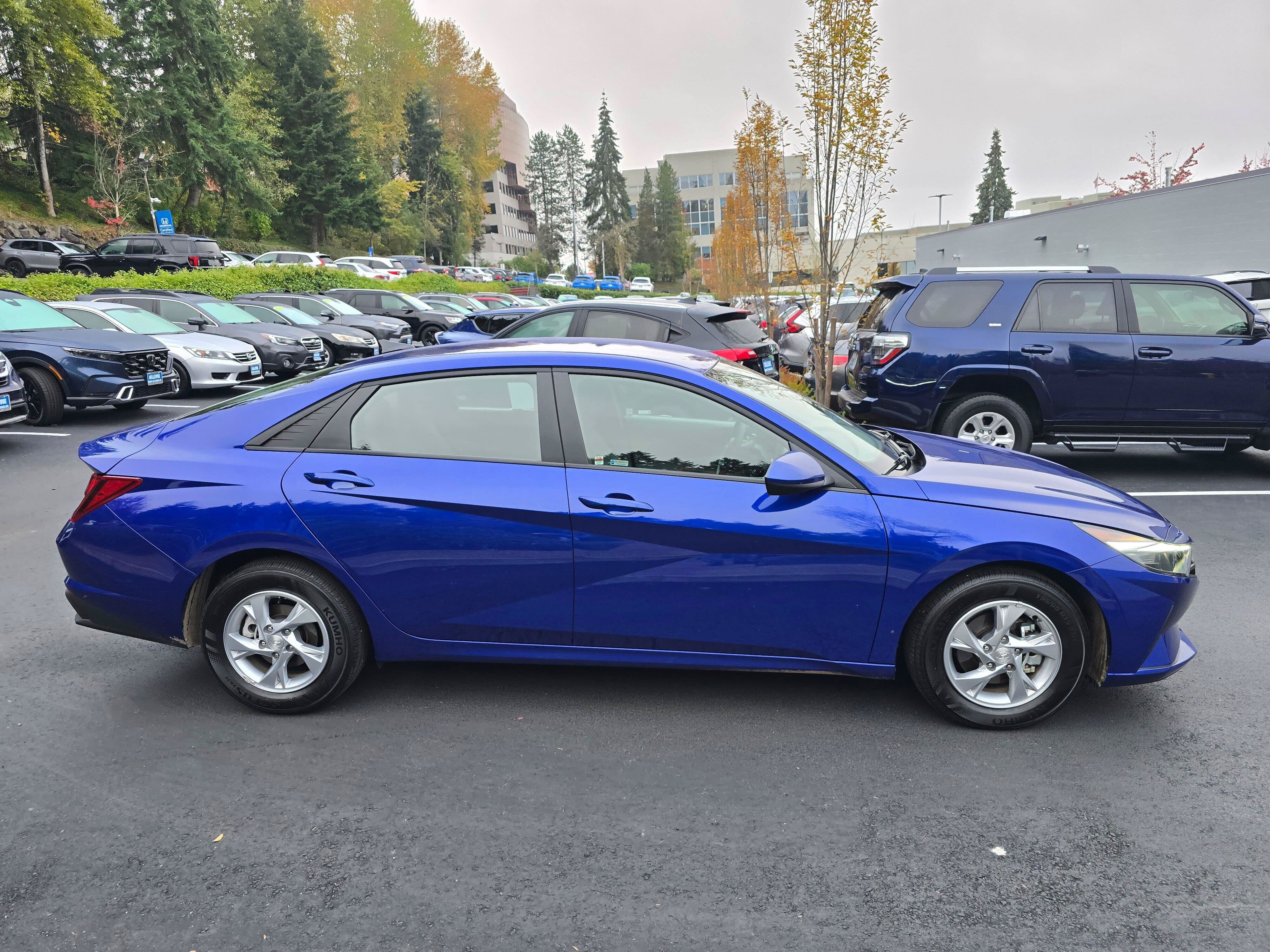 Used 2022 Hyundai Elantra SE FWD image 8