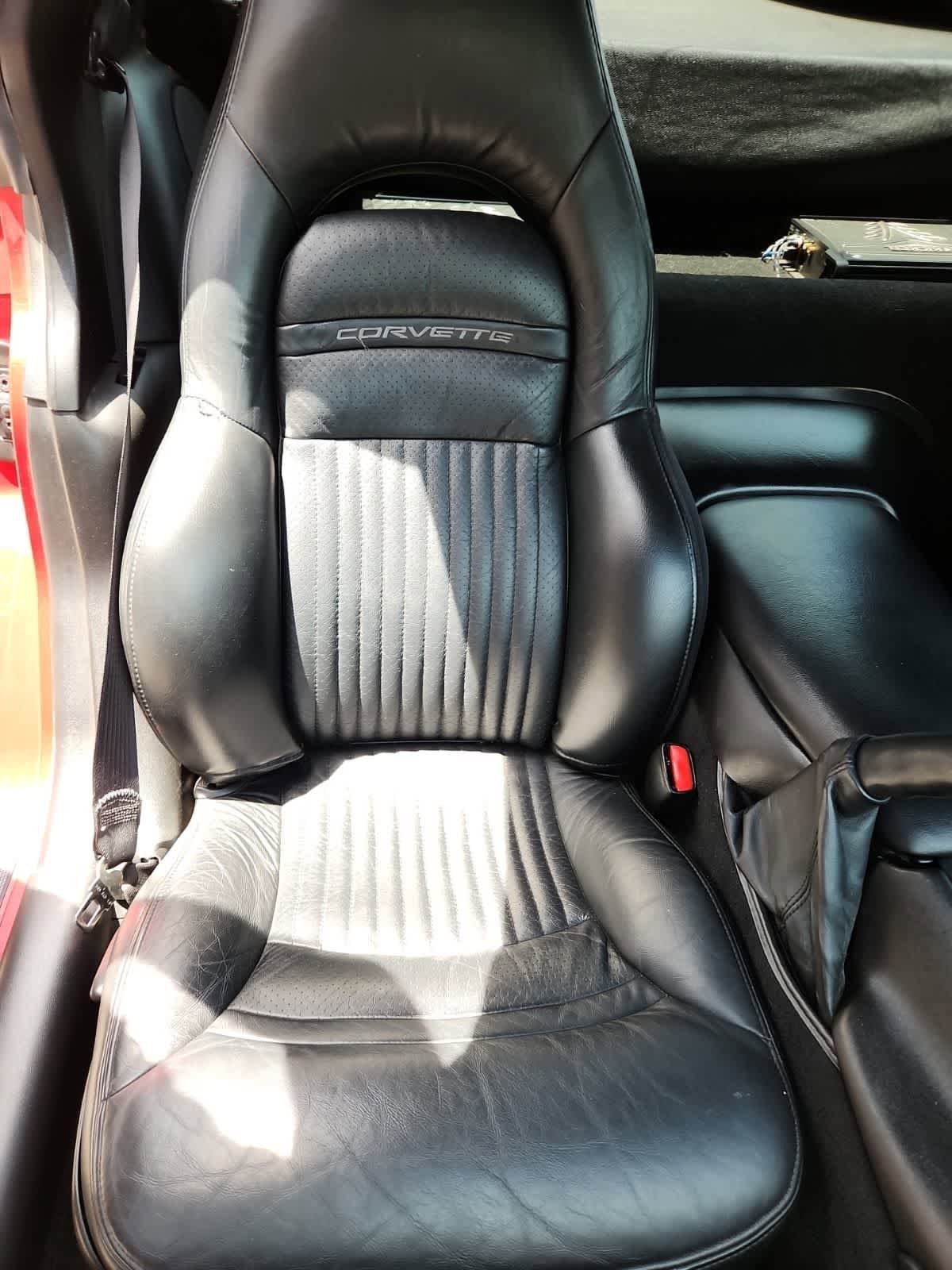 Used 2001 Chevrolet Corvette Coupe w/ Preferred Equipment Group2 RWD image 19