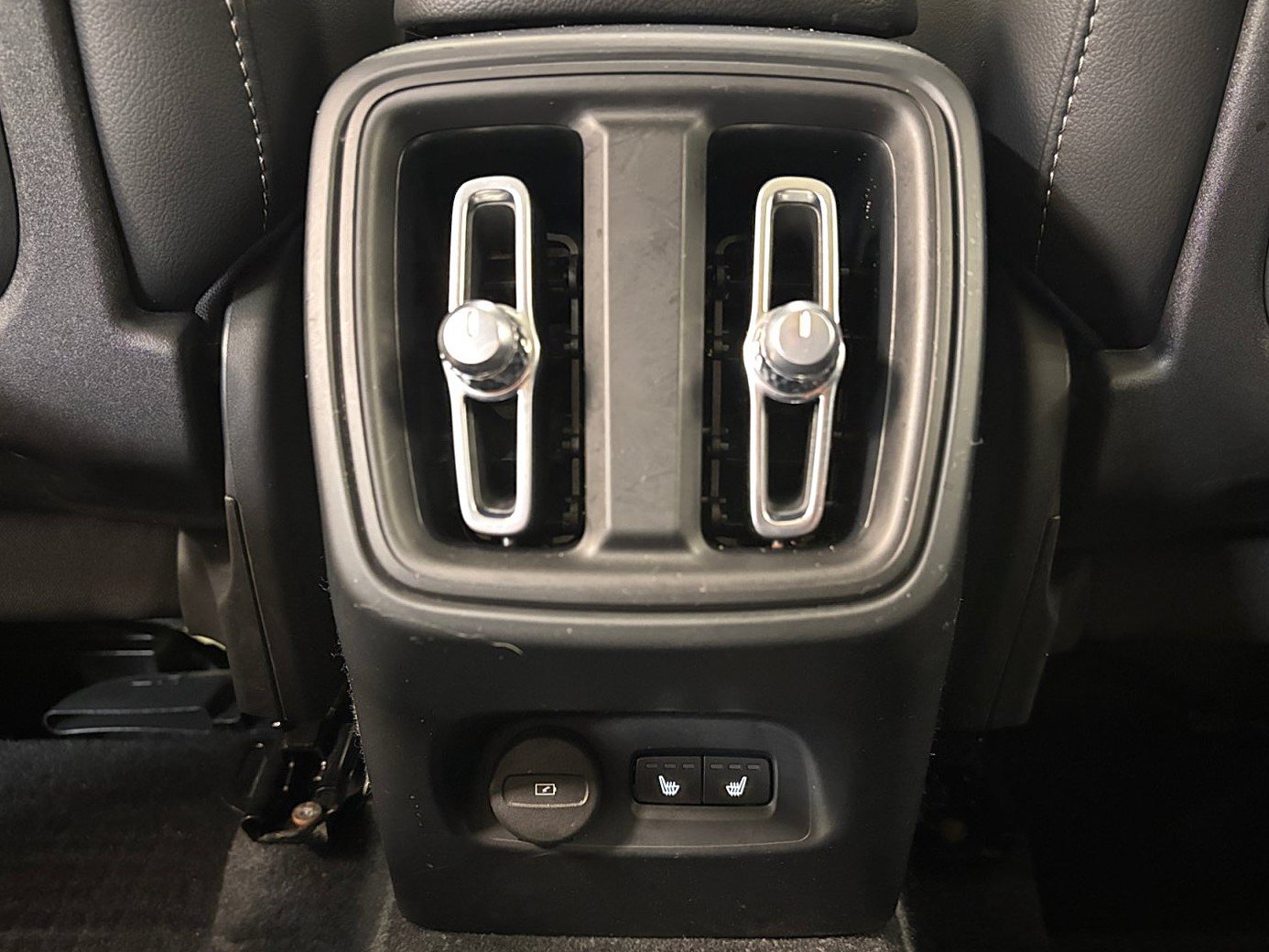 Used 2023 Volvo XC40 B5 Plus w/ Driver Assist Package AWD/4WD image 32