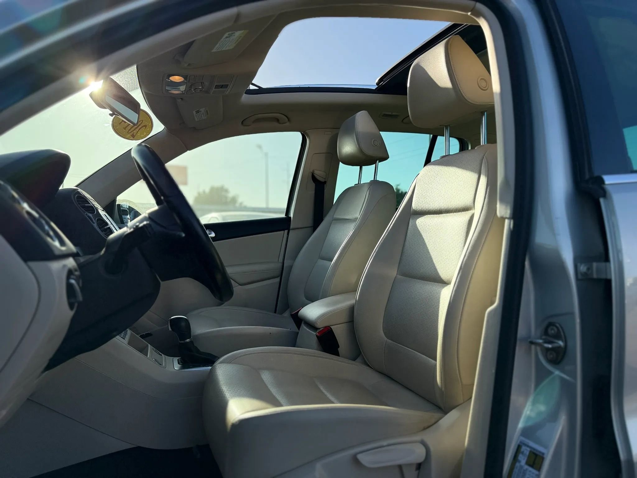 Used 2014 Volkswagen Tiguan SEL FWD image 25