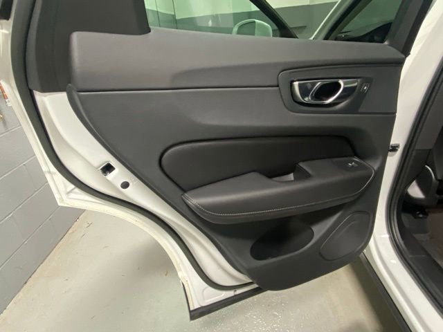 Used 2023 Volvo XC60 B6 Ultimate image 7