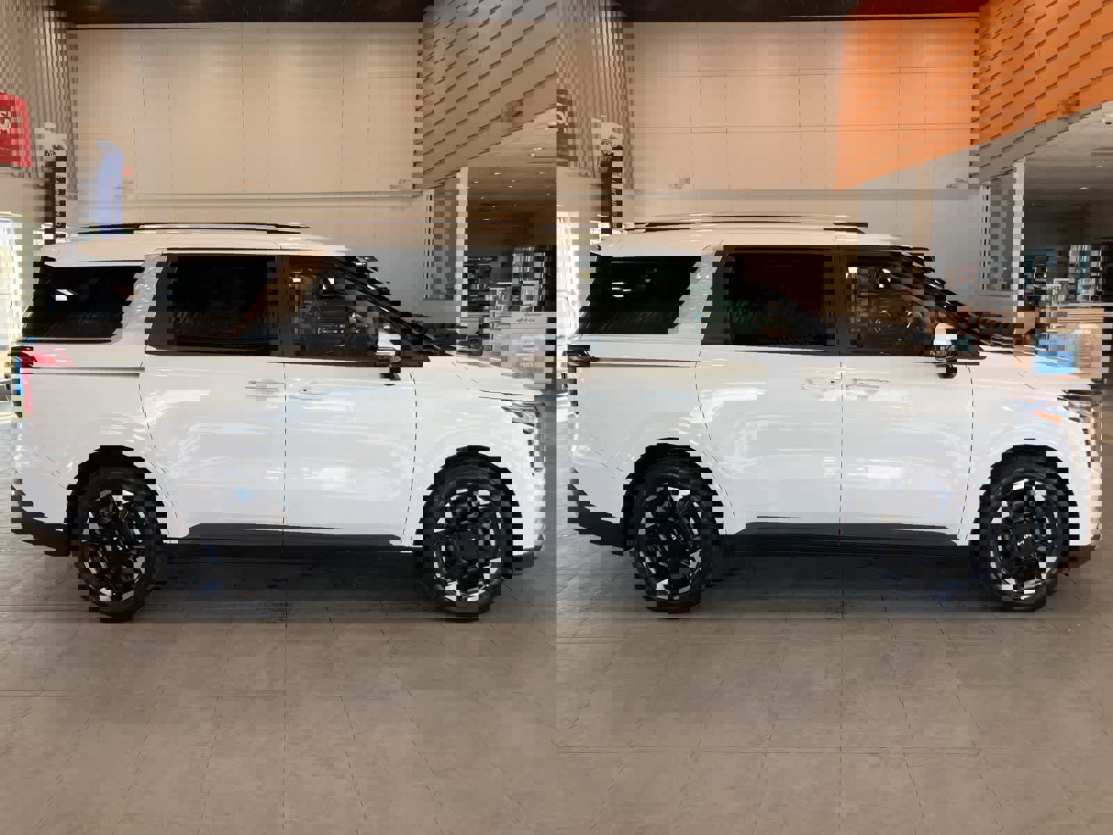 Used 2025 Kia Carnival EX image 4