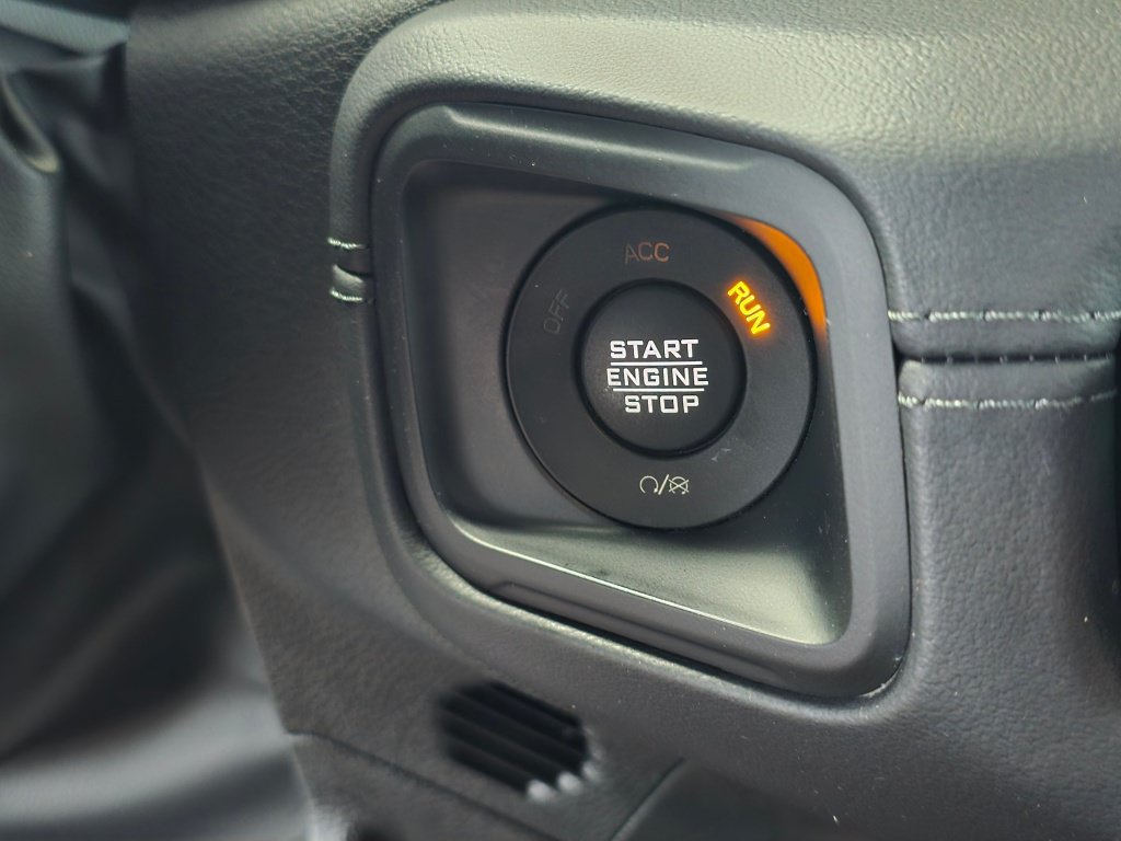 Used 2025 Jeep Wrangler Unlimited Sahara AWD/4WD image 28