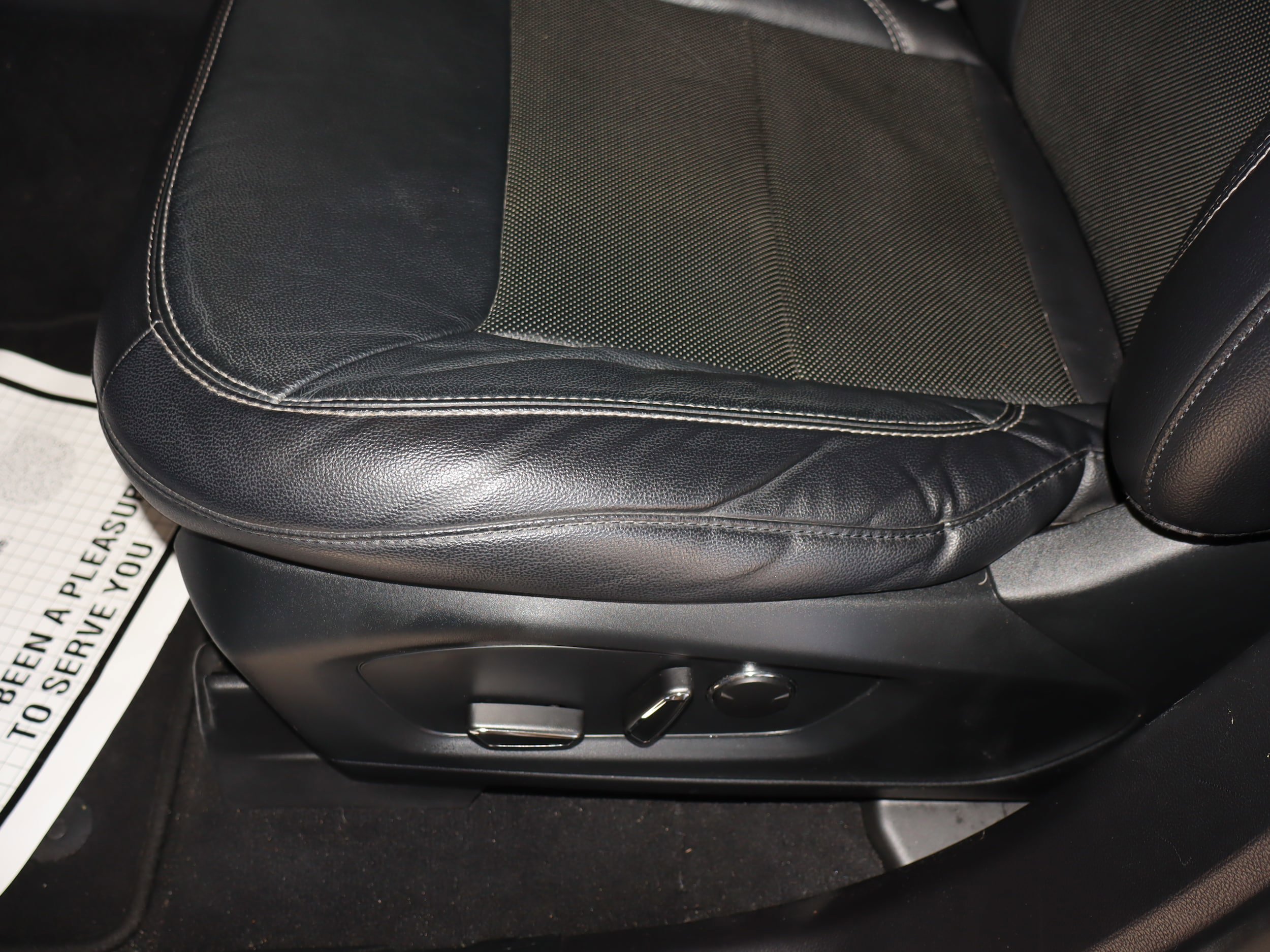 Used 2020 Ford Explorer Limited image 22