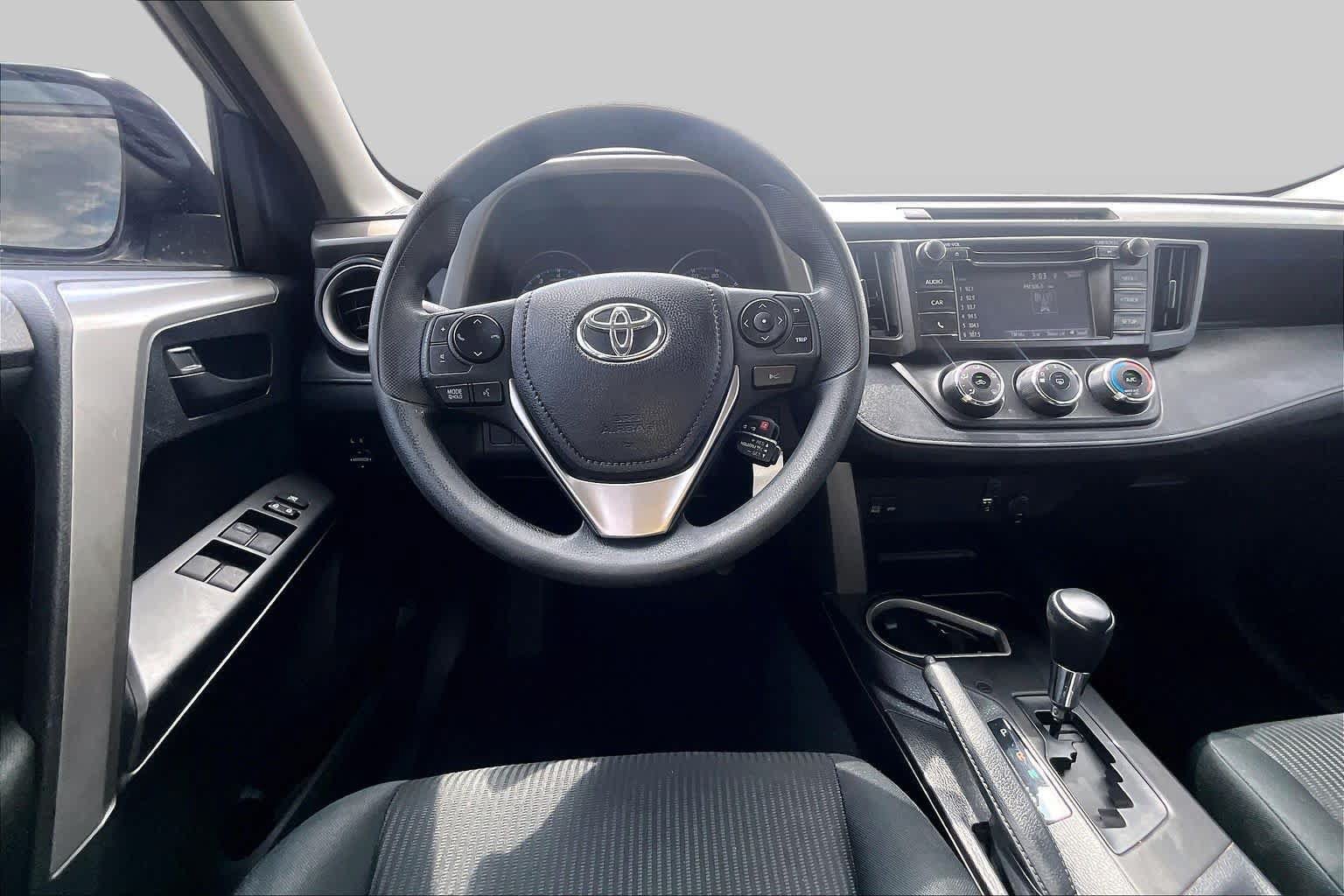 Used 2017 Toyota RAV4 LE FWD image 6