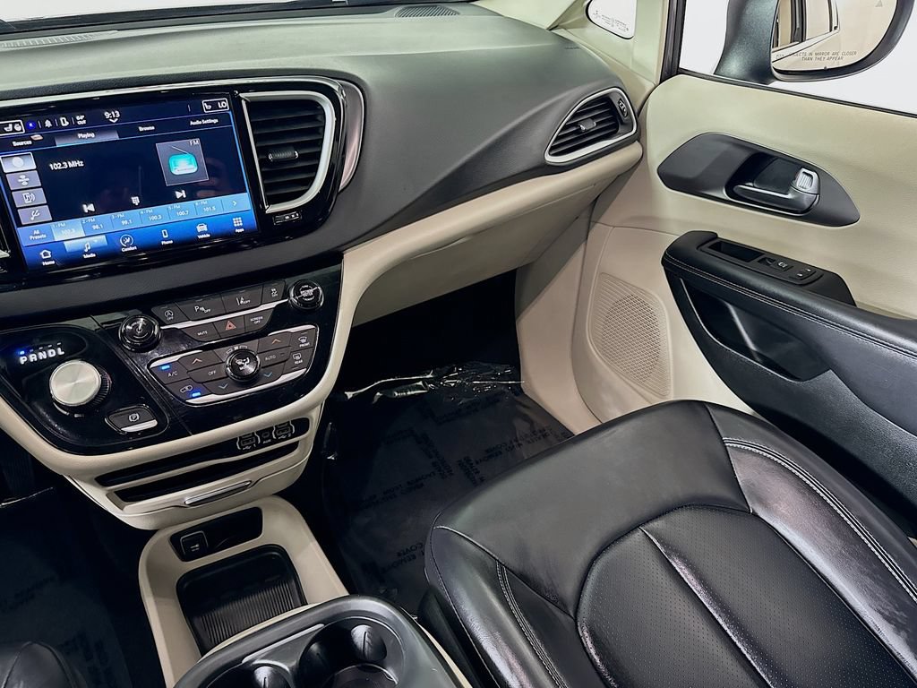 Used 2023 Chrysler Pacifica Touring-L FWD image 22