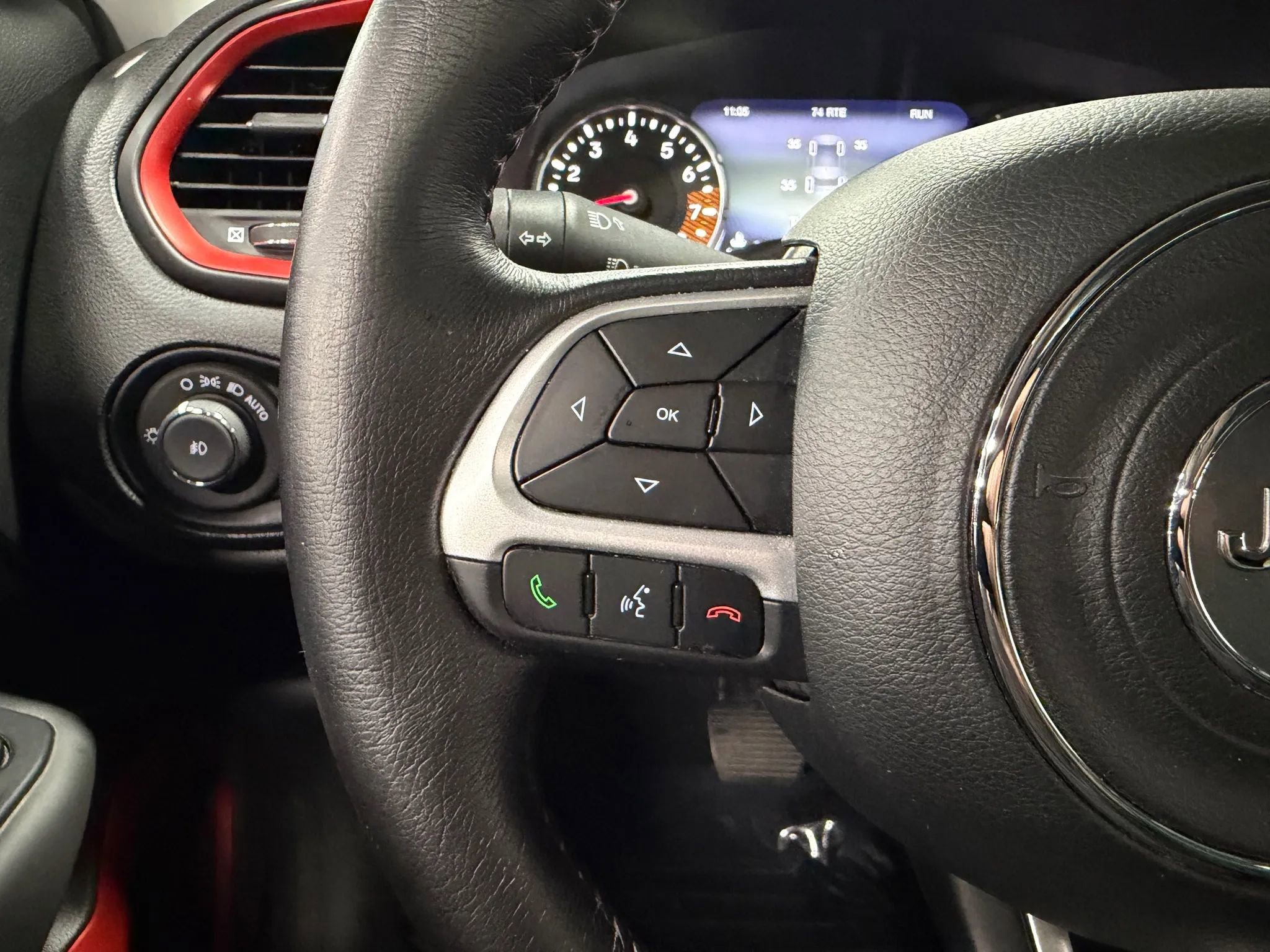 Used 2019 Jeep Renegade Trailhawk AWD/4WD image 16