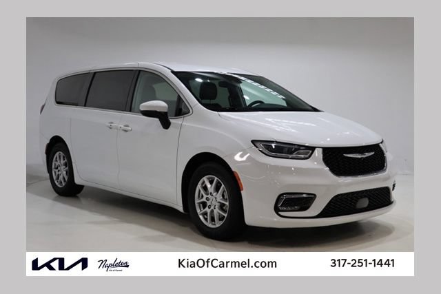 Used 2023 Chrysler Pacifica Touring-L FWD image 1