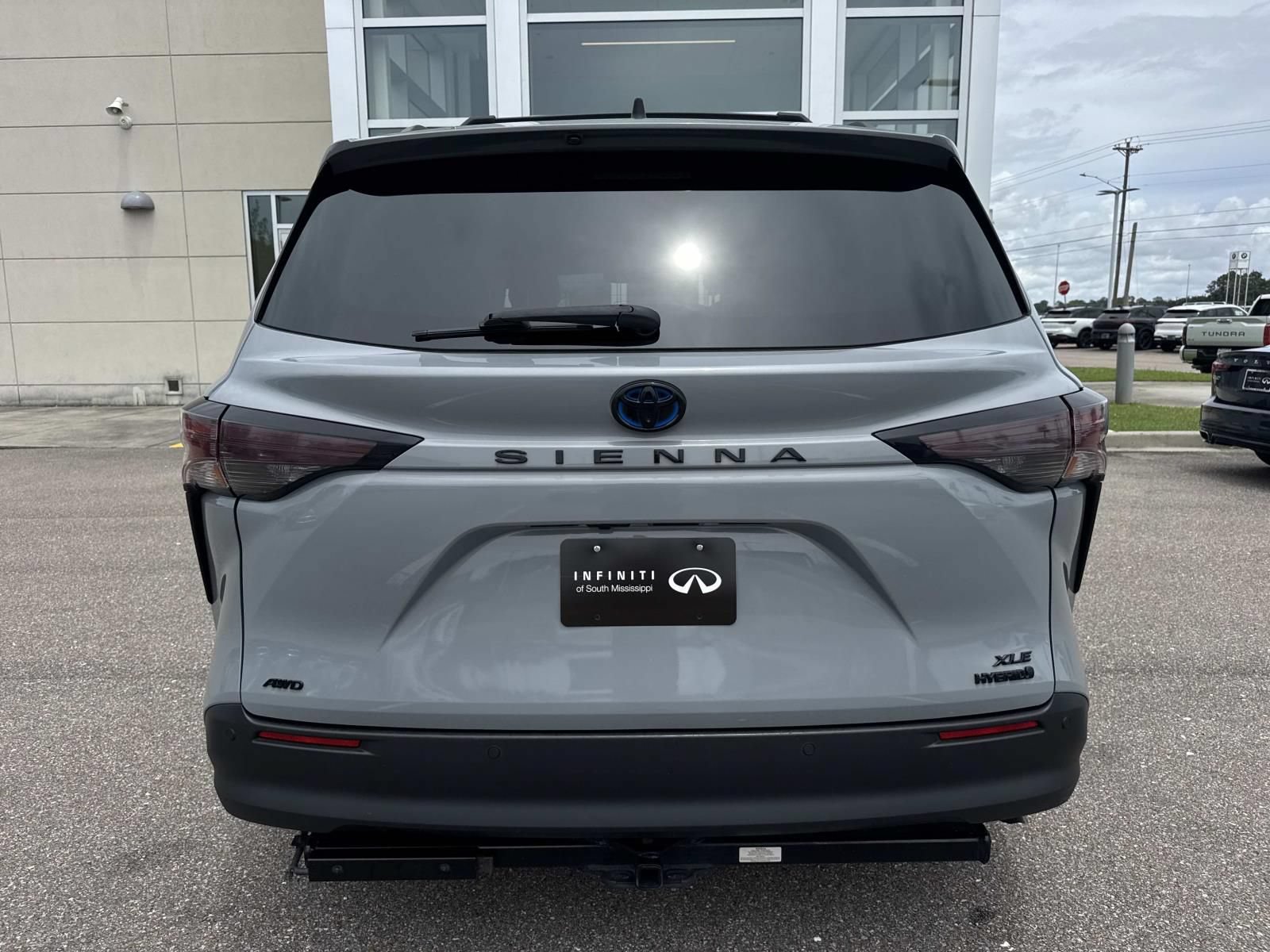 Used 2023 Toyota Sienna XLE Woodland Edition AWD/4WD image 6
