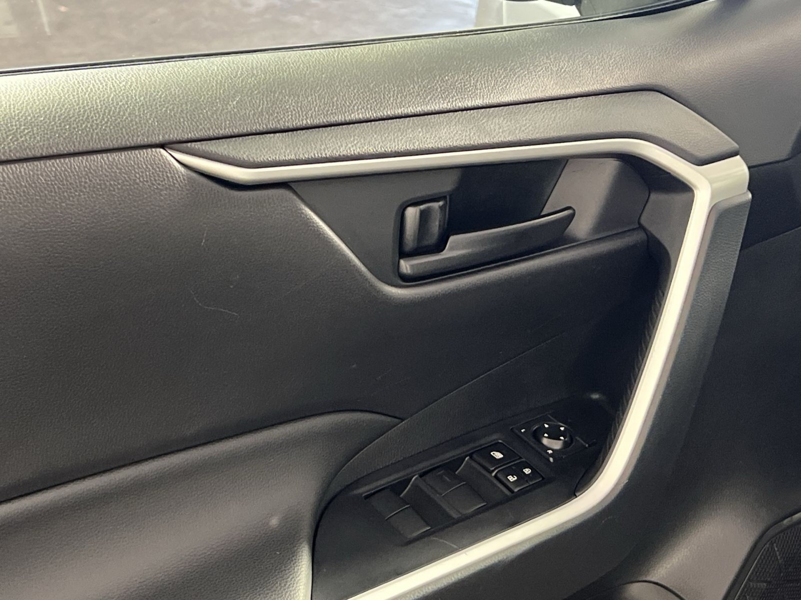 Used 2025 Toyota RAV4 LE FWD image 15