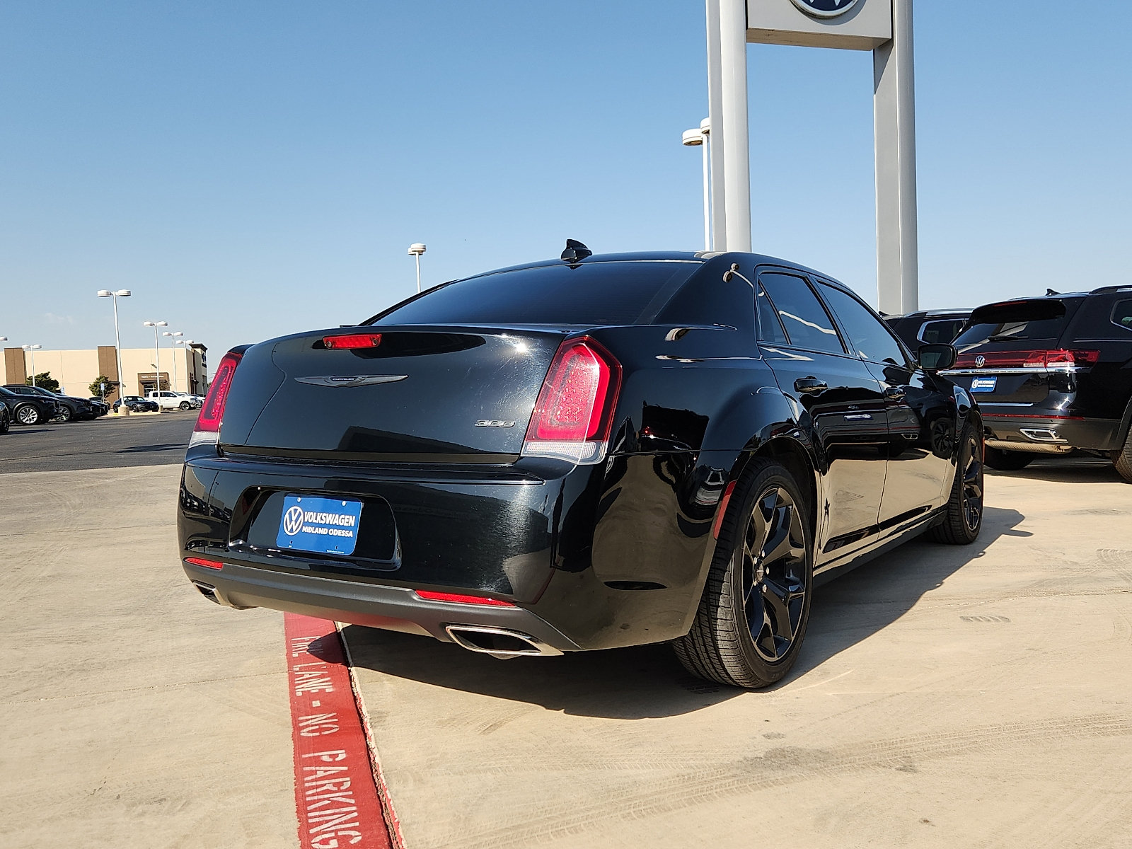 Used 2022 Chrysler 300 Touring w/ Sport Appearance Package RWD image 5