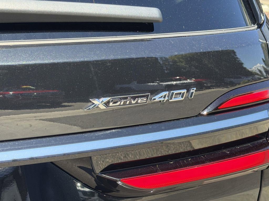 Used 2025 BMW X7 xDrive40i w/ Climate Comfort Package image 28