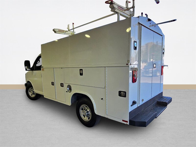 Used 2019 Chevrolet Express 3500 w/ Power Convenience Package RWD image 6