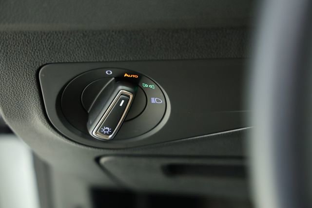 Used 2024 Volkswagen Tiguan SE image 25