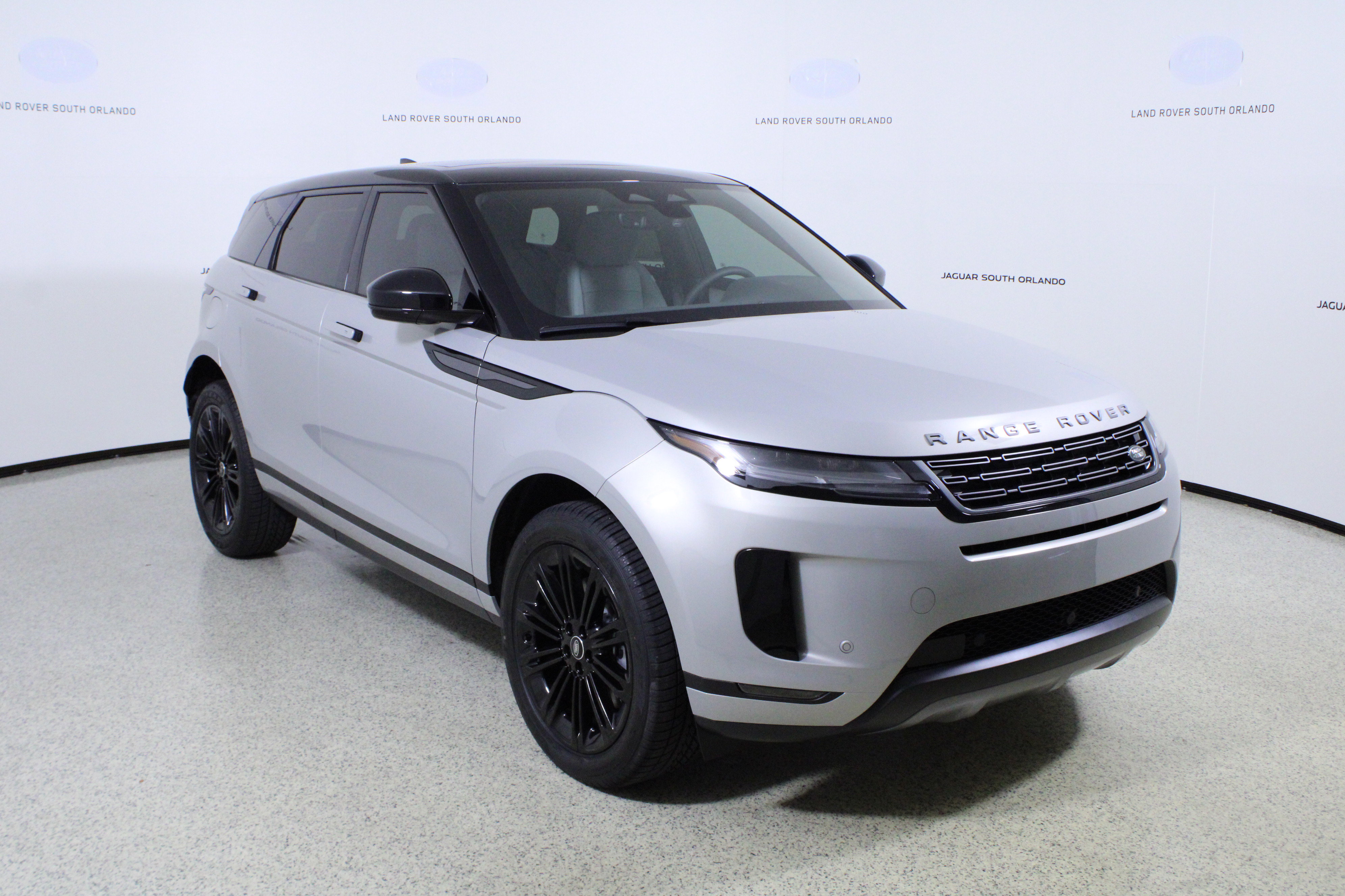 New 2026 Land Rover Range Rover Evoque S image 3