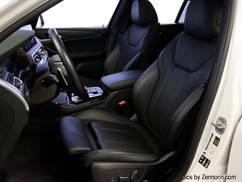 Certified 2024 BMW X4 xDrive30i image 10