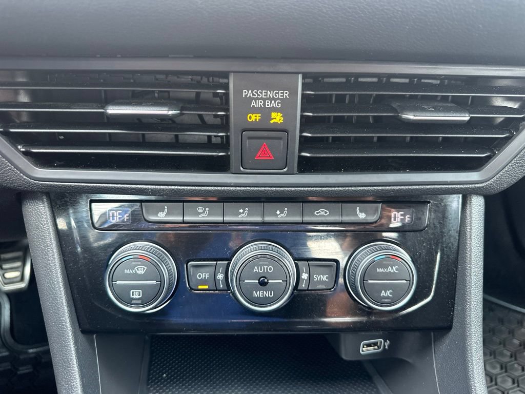 Used 2019 Volkswagen Jetta GLI FWD image 4