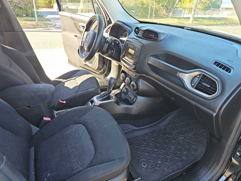 Used 2017 Jeep Renegade Latitude image 15