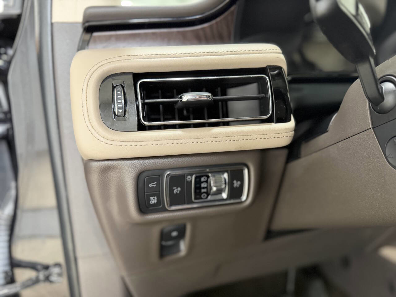 Used 2021 Lincoln Nautilus Reserve image 32