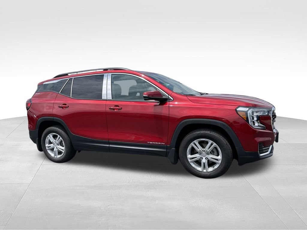 Used 2022 GMC Terrain SLE w/ Driver Convenience Package AWD/4WD image 2