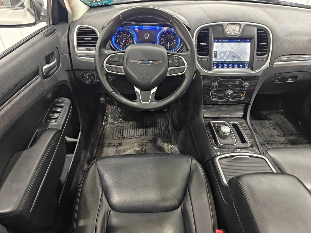 Used 2017 Chrysler 300 Touring w/ Value Package RWD image 4
