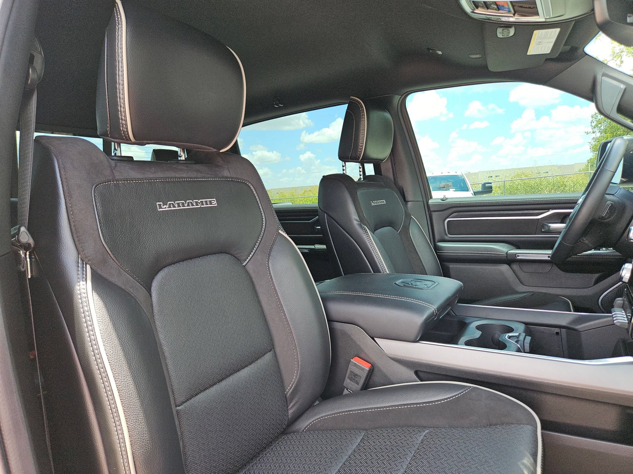 Used 2024 RAM 1500 Laramie AWD/4WD image 30