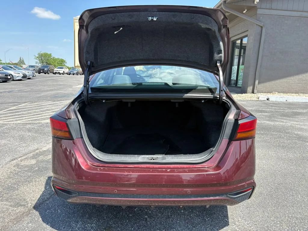 Used 2024 Nissan Altima 2.5 SV FWD image 10